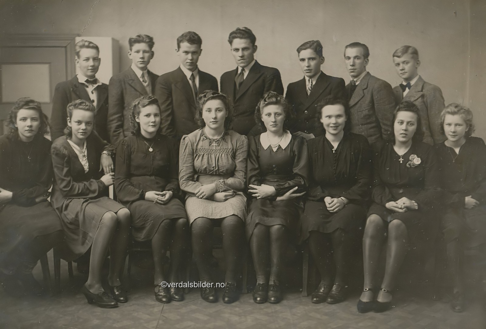 Vinterkurset 1943-44. Kurset avholdt på Elnes bedehus.Navna hentet fra klasseliste.