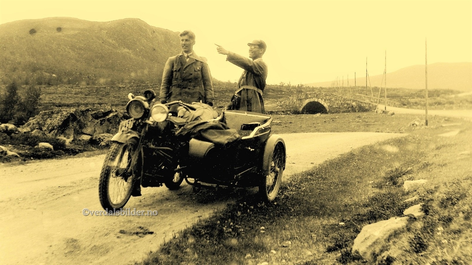Sykkelen, en Harley Davidsen, var registrert på Vandvik både i 1931 og 1935. Foto av Anders Vandvik. Utlånt av Liv Liberg.
