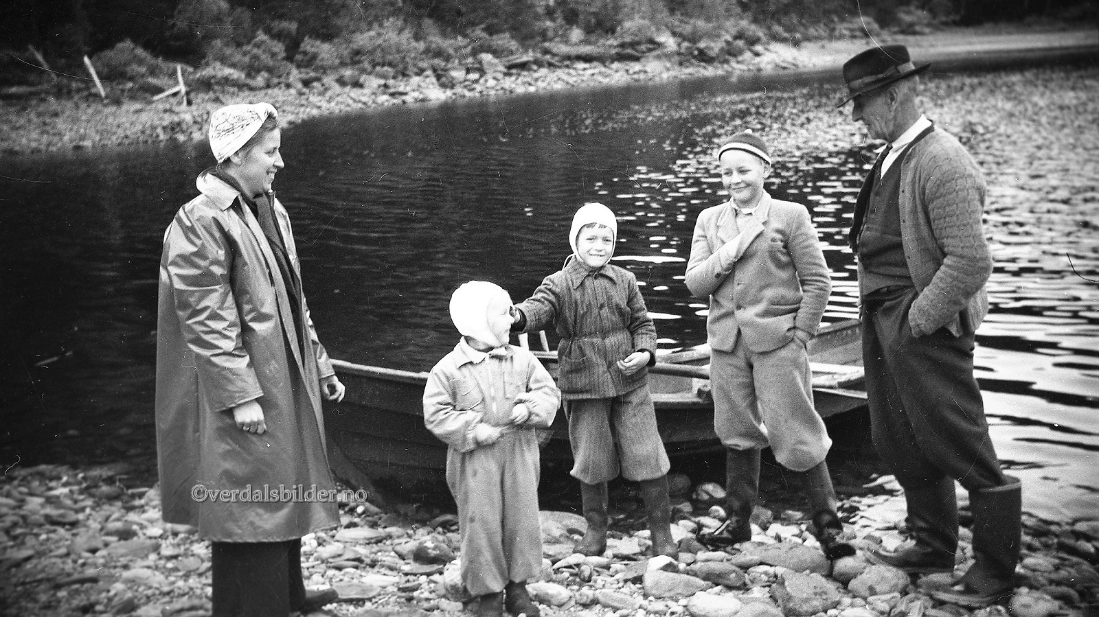 Det var vanlig med garnfiske på Innsvatnet om høsten når røra gikk inn på grunnan for å gyte.  Utlånt med navna av Just Roar Wohlen.?