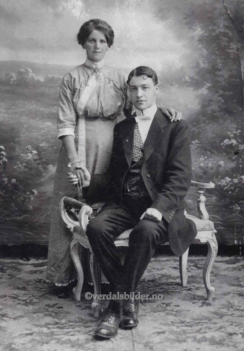  Steffen døde  i 1921, bare 28 år. Tora giftet seg senere med Martin Grande på Nestvold Nordre i Sjøbygda. De fikk tre barn, Svein, Borgny og Torbjørn. Utlånt med opplysninger av Tom Madell.