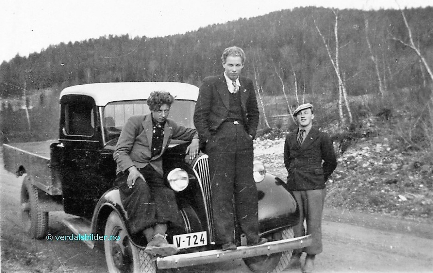 I kjøretøyregisteret for 1939 er bilen registrert på John Johnsborg. Bilde etter Karle Jensvik.