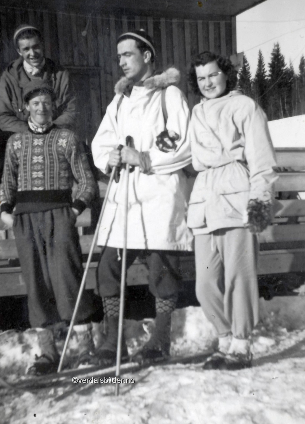 En ting er sikkert, skiutstyret og bekledning er forandret på 71 år. Bildet utlånt med navna av Einar Haugan.