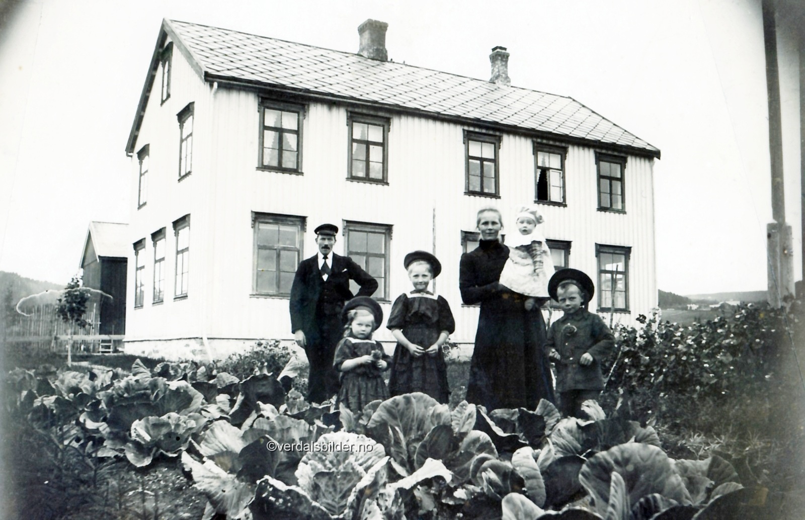 Kluken var lærer i Sjøbygda krets i perioden 1906 -1942. Bildet tilhører Verdal Historielag. Ukjent forograf.