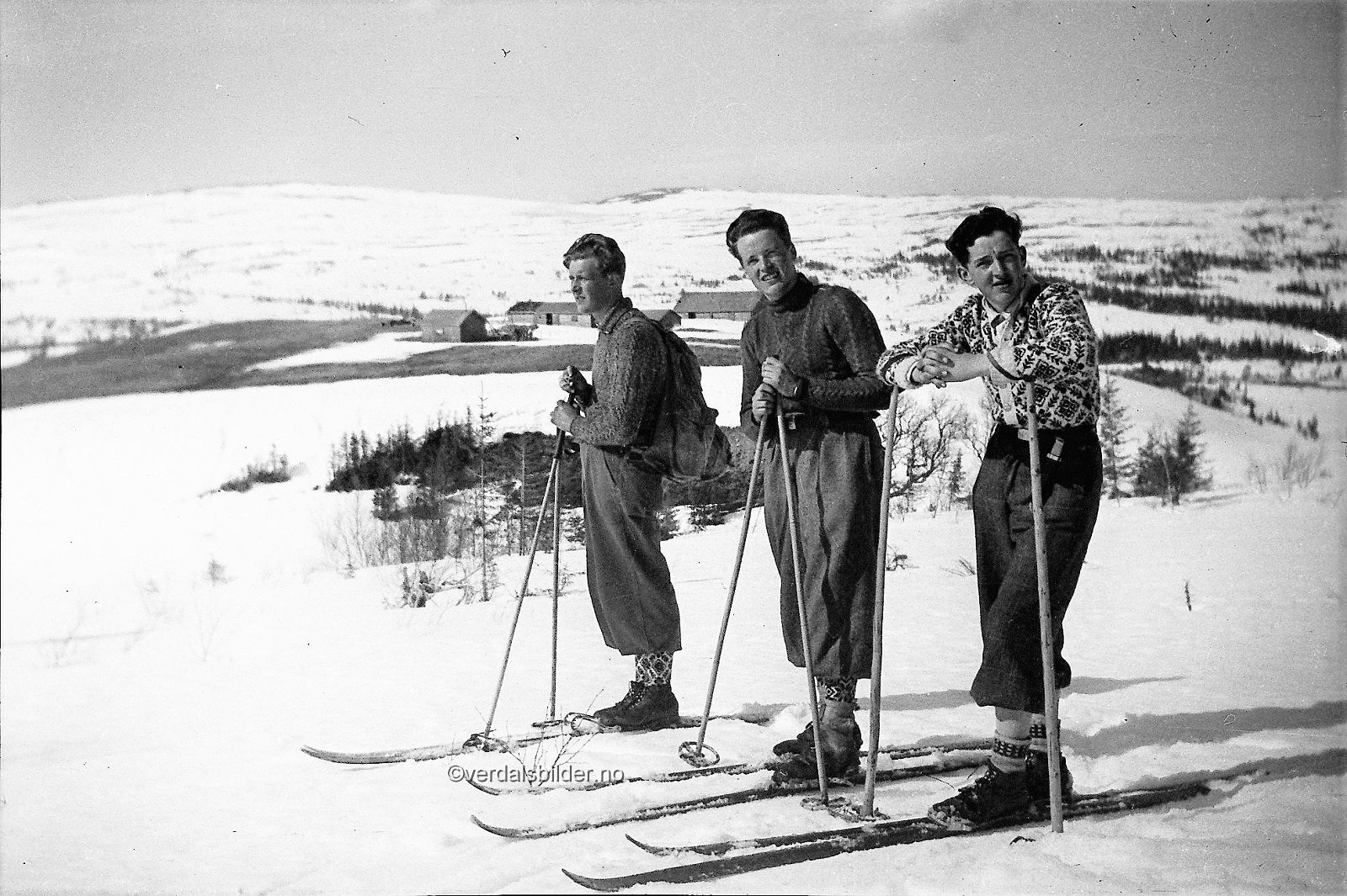 Melbyvollen var seter til til Melby i Ness. Drift her under andre verdenskrig. Ser en på skia til Kolbjørn så har han en på den tid en moderne Rottefella binding som ble oppfunnet i 1927 av en skiløper med navnet Bror With. Utlånt av Magne Årstadvold.