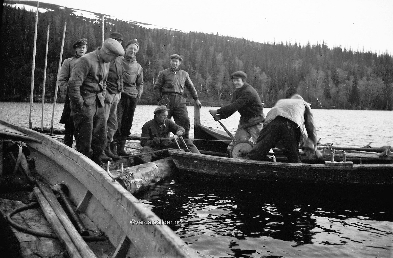 Ikke akkurat spillflåte men innretningen ble brukt til å trekke tømmer over vatnet for fløting i Inna ved St. Olavs Bru.
