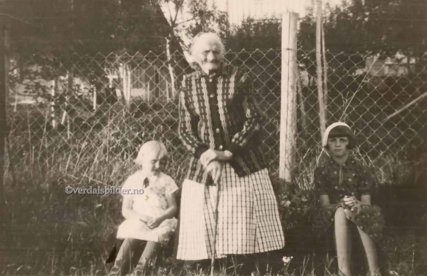 Her har hun oldebarn fra Ranheim på besøk ca år 1935. På plassen Solbergsenget var det 8 barn iflge. boka om 